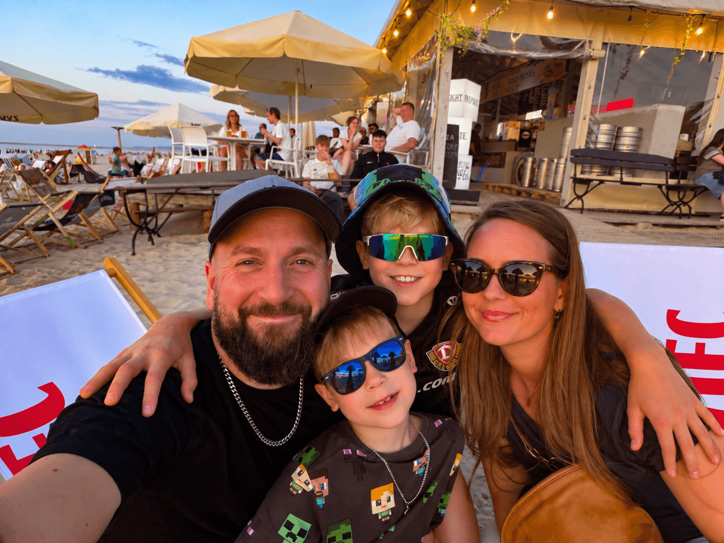 Veit mit seiner Familie an einem Strand